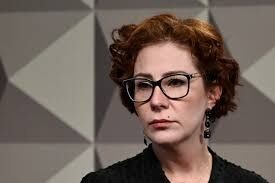 Carla Zambelli renuncia ao mandato após decisão de Moraes