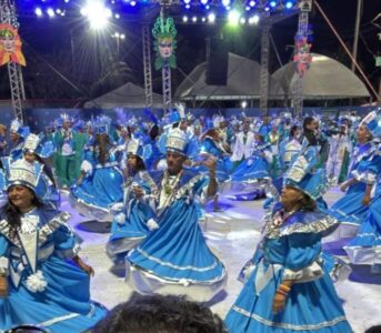 CULTURA VALORIZADA! Dr. Joel acompanha desfiles na Passarela do Samba