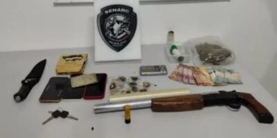 Homem é preso com arma artesanal e porções de skunk em ação da Senarc