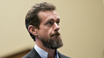 Sua vaga de emprego financia a nova elite da IA, alerta Nobel de economia