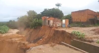 Casa desaba em voçoroca após chuva e moradores temem novos incidentes em Grajaú