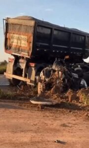 Acidente com carretas causa lentidão na BR-135