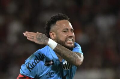 Comportamento de Neymar irrita elenco e diretoria do Santos após derrota para o Flamengo