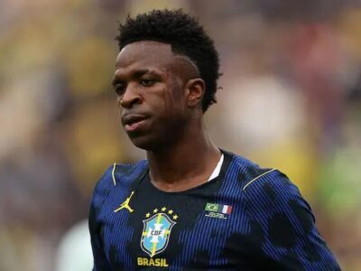 Com um a mais, Brasil perde para a França em amistoso preparatório para a Copa do Mundo