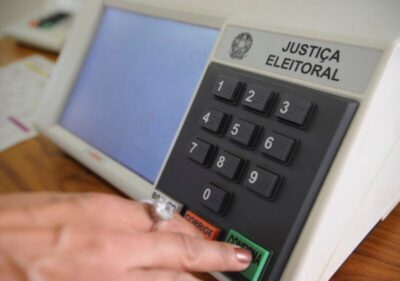 Levantamento indica que 53% dos brasileiros confiam nas urnas eletrônicas