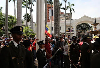 Nada mudou! Após queda de Maduro, Venezuela detém 14 jornalistas em sessão da Assembleia Nacional; um deles foi deportado