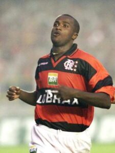 Reinaldo vê Flamengo forte e com chances iguais contra o PSG na final da Copa Intercontinental