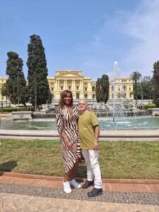 Aos 35 anos, mulher trans comemora primeiro emprego formal e história viraliza nas redes