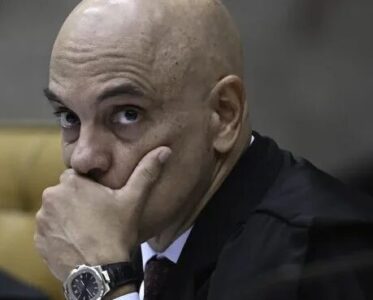 Xandão dá cinco dias para Brandão explicar ações de parentes afastados do governo…