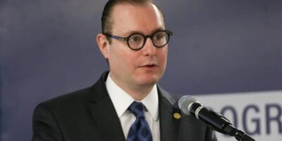 Zanin autoriza empresária a ficar em silêncio na CPMI do INSS