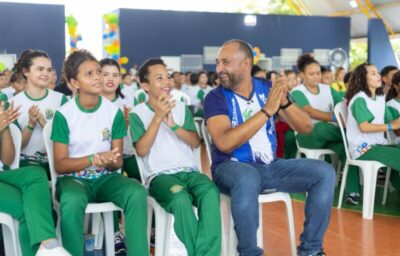 Bacabal 106 anos: prefeito Roberto Costa entrega 10 novos ônibus escolares e inaugura a Escola 17 de Abril