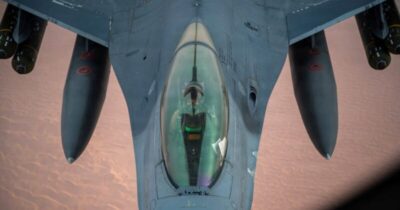 Irã abate dois aviões de guerra dos EUA, diz jornal; tripulante segue desaparecido