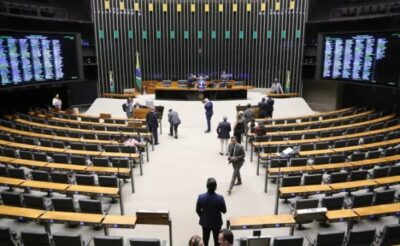 Deputados analisam em Plenário a PEC que garante recursos mínimos para assistência social; acompanhe