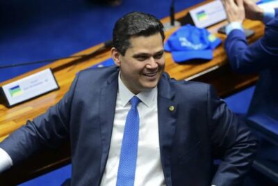 Governo Lula negociou cargos para aliados do presidente do Senado em troca de aprovação de Messias para o STF, diz O Globo