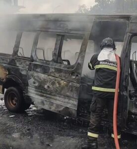 Van que levava pacientes de hemodiálise e pegou fogo na BR-010 apresentou falhas, diz passageiro