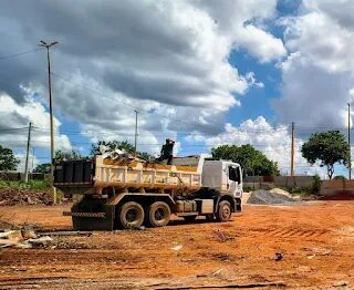 SLU realizou um mutirão no Riacho Fundo II, removendo 1,2 mil toneladas de entulho e contribuindo para o fortalecimento das ações de combate à dengue na região.