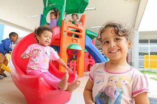 Governo do DF: Dez horas na rotina de uma creche no Distrito Federal, a única unidade federativa do Brasil que assegura 100% de atendimento em período integral.