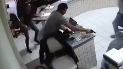 ASSISTA! Filho que matou réu com seis tiros durante júri para vingar morte do pai é absolvido por clemência