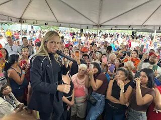 Celina Leão, em evento voltado à população idosa e acompanhada por Roosevelt Vilela e Marco Lima, anunciou a criação da Secretaria do Idoso e um Hospital Geriátrico no Distrito Federal