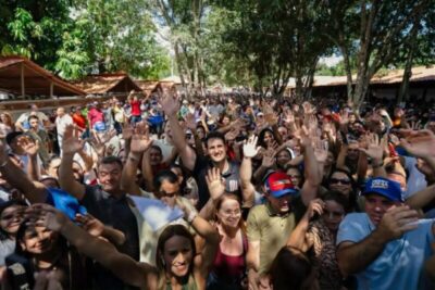 Em Colinas, Orleans recebe carinho da população e apoio de dezenas de prefeitos e lideranças