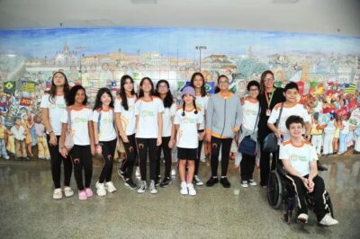 Estudantes do Portal do Saber conhecem rotina da Assembleia