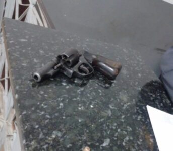 Adolescente é apreendido após tentativa de assalto em mercadinho e homem é conduzido por adulteração de moto em Itapecuru Mirim/MA