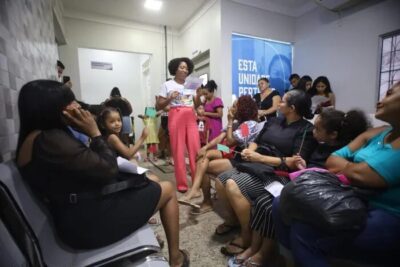 Pais recebem orientação sobre seletividade alimentar em ação na Policlínica da Criança