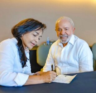 Após anúncio de Caiado, senadora Eliziane deixa o PSD e confirma filiação ao PT ao lado de Lula