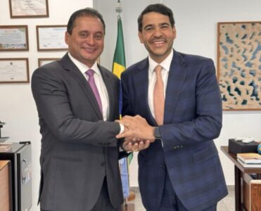 Senador Weverton apresenta relatório pela aprovação de Jorge Messias ao STF