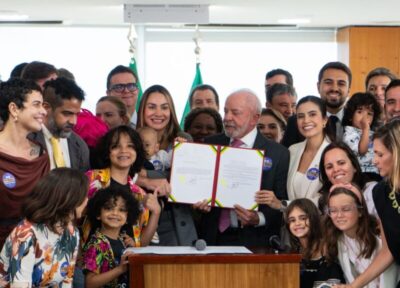 Senadora Ana Paula Lobato celebra lei que amplia licença-paternidade para 20 dias