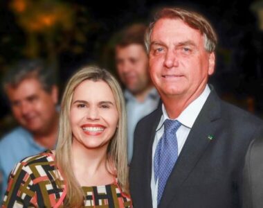 PL avalia mais uma mulher para vice de Flávio Bolsonaro; saiba quem