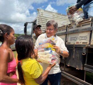 Jones Braga entrega mais de 2.500 cestas e toneladas de peixe em Nina Rodrigues