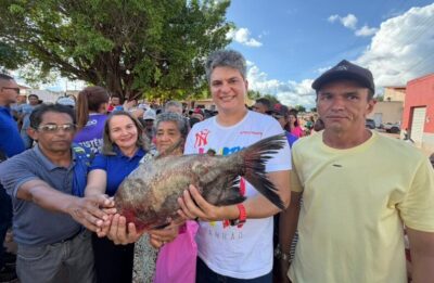 Francisco Nagib realiza entrega de peixes e cesta básica na Semana Santa