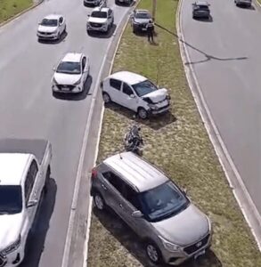 Acidente com quatro veículos deixa trânsito lento na Av. Jerônimo de Albuquerque