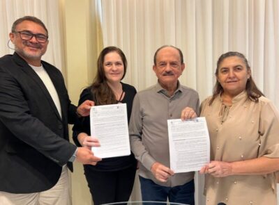 Dr. Julinho assina edital de concurso para a saúde e segurança em Ribamar