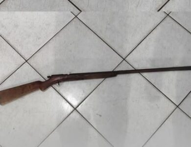 Suspeito armado foge da polícia após agredir companheira na zona rural de Santa Helena