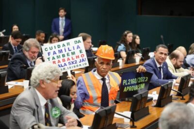 CCJ da Câmara aprova PEC do fim da escala 6×1