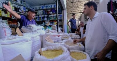 Orleans dialoga com trabalhadores na Feira do João Paulo