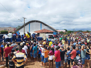 Prefeito Léo Cunha distribui mais de quatro toneladas de peixes para a população de Estreito