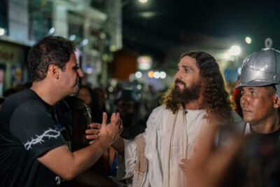 ORLEANS BRANDÃO PRESTIGIA VIA SACRA DO ANJO DA GUARDA E DESTACA FORÇA DO ESPETÁCULO PARA A CULTURA MARANHENSE