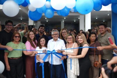 Eudes Barros entrega escola nova, kits de fardamentos e dois ônibus escolares na Raposa