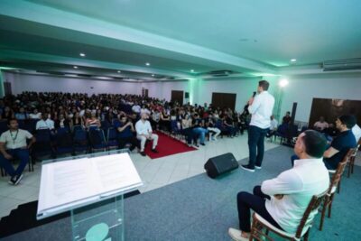 Orleans Brandão defende planejamento estratégico voltado à valorização dos profissionais de saúde