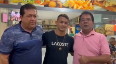 Prefeito Raimundinho homenageia o craque presidutrense Weslley Patati pela conquista da Copa da Holanda