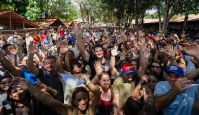 Orleans é recebido por multidão em Colinas e consolida apoio de mais de 20 prefeitos