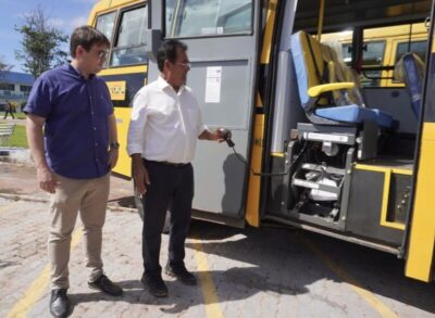 Prefeito Raimundinho investe em novos ônibus escolares e reforça transporte dos alunos em Presidente Dutra