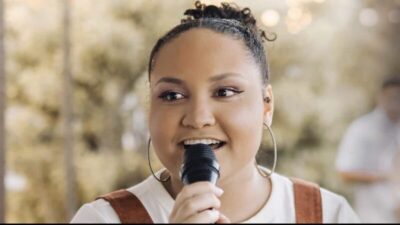 Tragédia em parque : jovem cantora gospel morre após falha em brinquedo – Jornal Pequeno