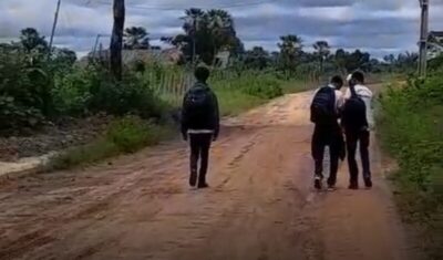 Alunos enfrentam 6 km de caminhada para acessar transporte escolar no povoado Morcego em Caxias
