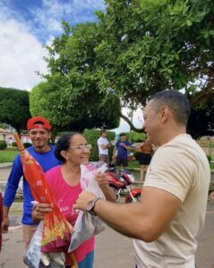 Em Santa Helena Josinaldo Moraes promove maior distribuição de peixes da semana Santa. Peixe para todos.