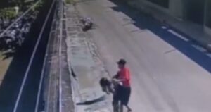 Mulher é atacada pelo ex em frente à delegacia enquanto pedia medida protetiva