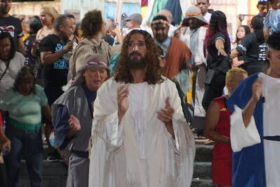 Espetáculo da Via Sacra do Anjo da Guarda transforma ruas de bairro em São Luís num palco de arte e fé quinta e sexta-feira